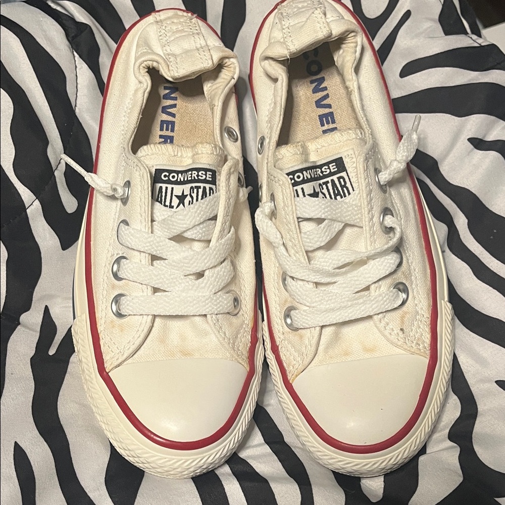 🎀 Converse Low Top Sneakers 🎀